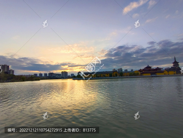 日照湖光佛塔