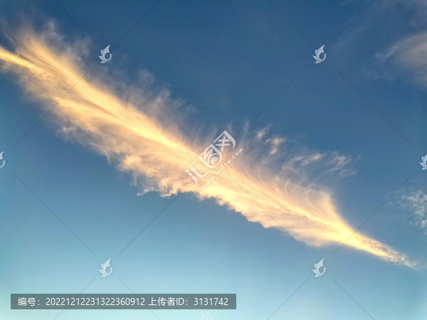 天空云彩羽毛云夕陽(yáng)下的云