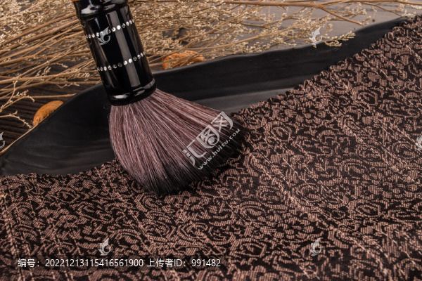 精致的茶具茶刷