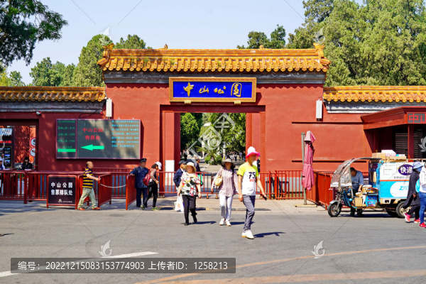 出闕右門即是社稷壇