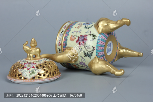 粉彩黃底纏枝蓮紋鑲金香爐