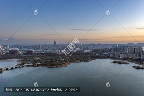 鳥(niǎo)瞰濟(jì)南華山湖景色