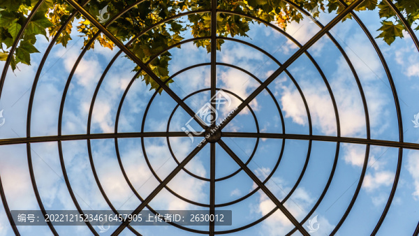 亭子上面的天空