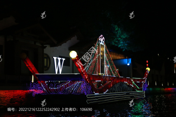 多彩小船夜景