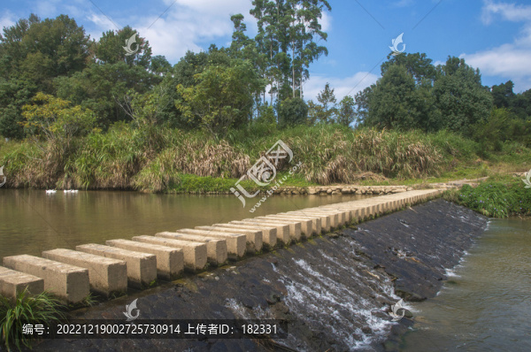 小溪小路鄉(xiāng)村風情