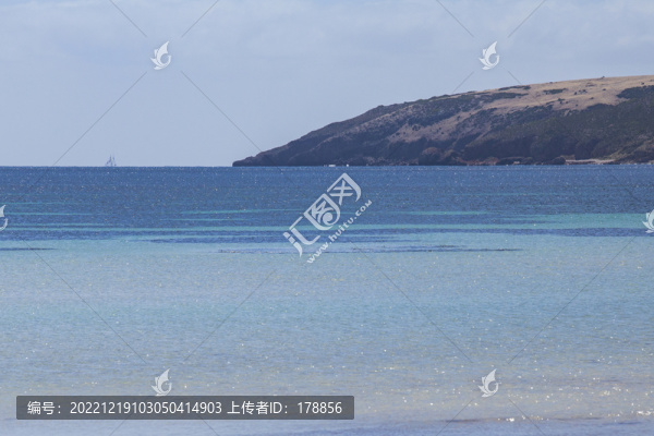 藍(lán)色淺海灘