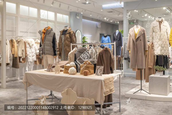 時(shí)尚女裝冬裝專賣店陳列設(shè)計(jì)