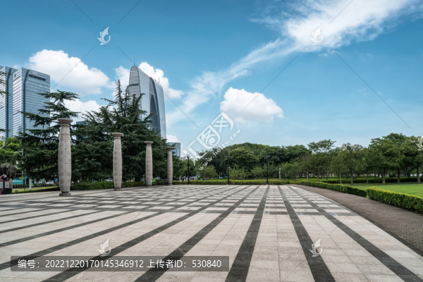 廣場(chǎng)磚地面和現(xiàn)代建筑