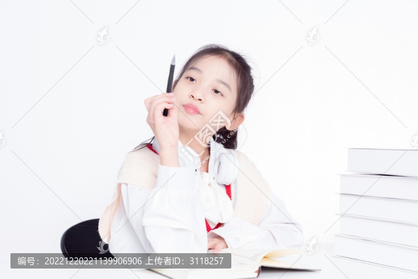 想象力的小女孩書(shū)寫(xiě)