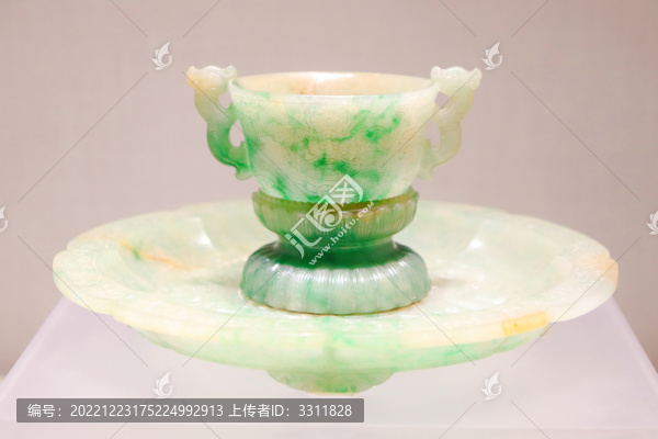 翡翠雙龍耳龍紋杯