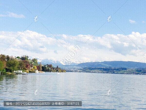 平靜湖面