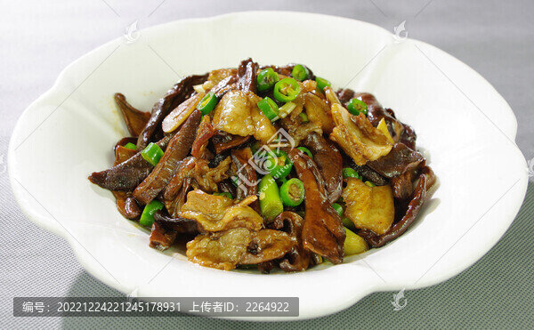 牛肝菌炒肉