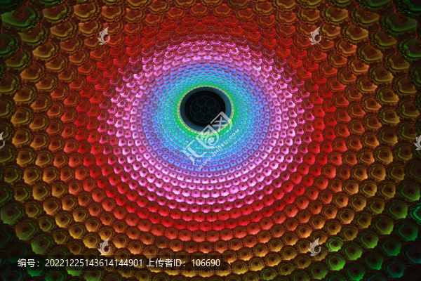 穹頂旋轉(zhuǎn)紅藍(lán)