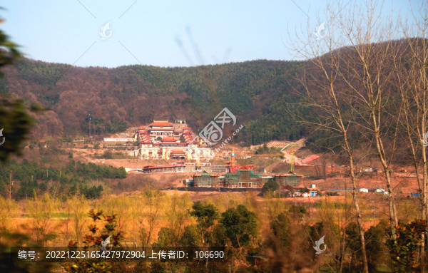 山坳里的寺廟