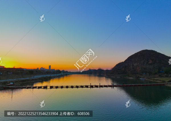 江西鉛山夕陽下浮橋美