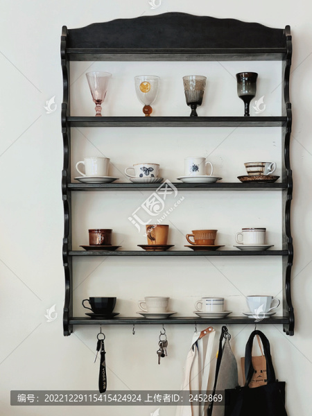 咖啡廳杯子展示壁櫥
