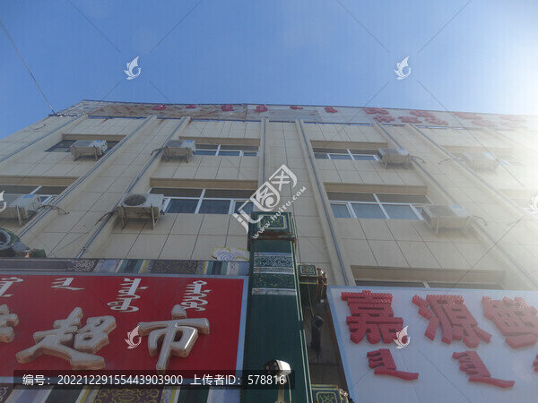 克旗風(fēng)情建筑物仰視