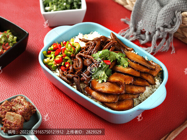 鹵牛肝蓋飯