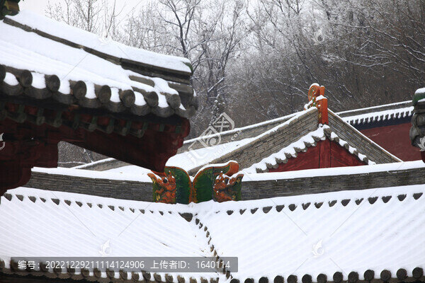 雪后的林里關王廟