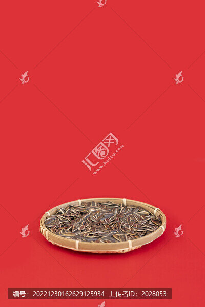 瓜子堅果新年紅色背景圖