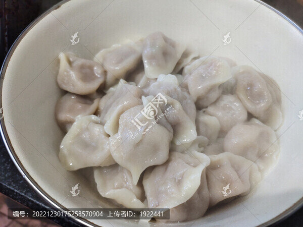 煮熟的水餃