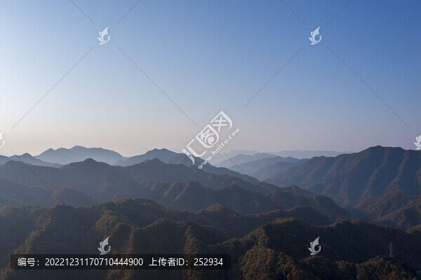 山巒