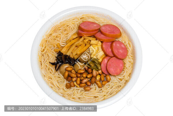 白色瓷盆里的香腸螺螄粉