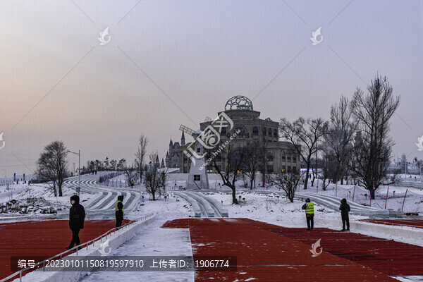 落日余暉下的長春冰雪新天地
