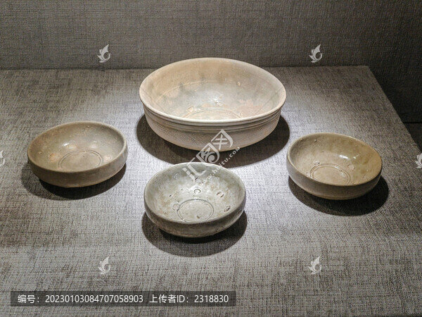 青釉網(wǎng)格紋缽