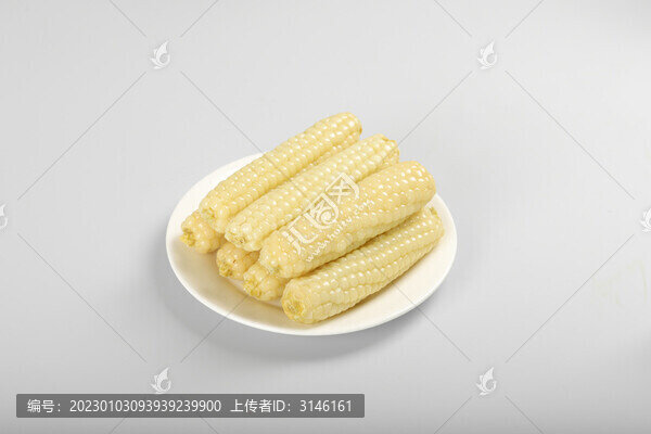 白底上的拇指玉米