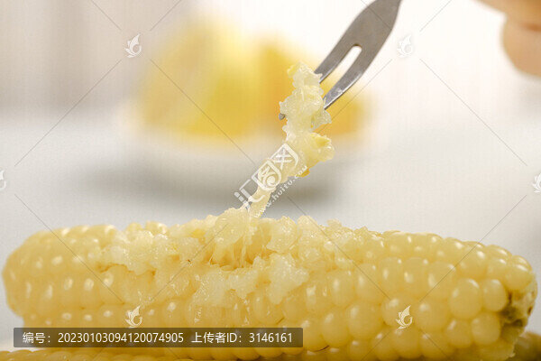 拉絲的拇指玉米