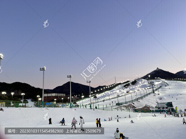 傍晚滑雪場