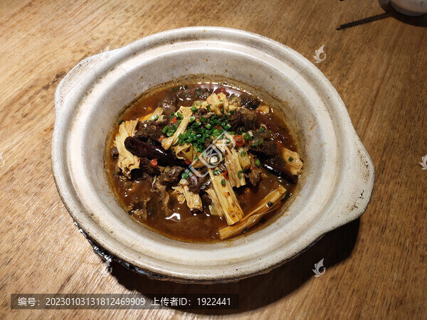 牛腩燉腐竹