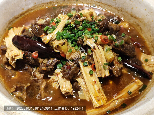 牛腩燉腐竹特寫