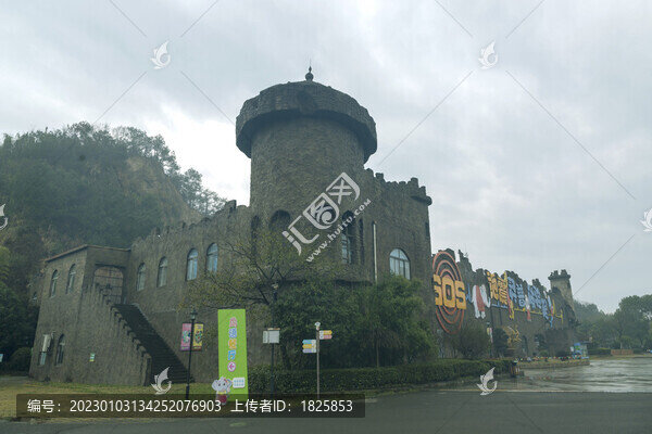 雅戈?duì)杽?dòng)物園