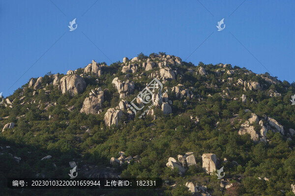 高山石頭山峰