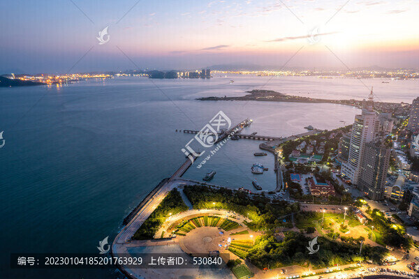 航拍青島西部老城海岸線夜景