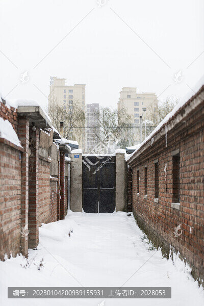 冬天白雪覆蓋的胡同