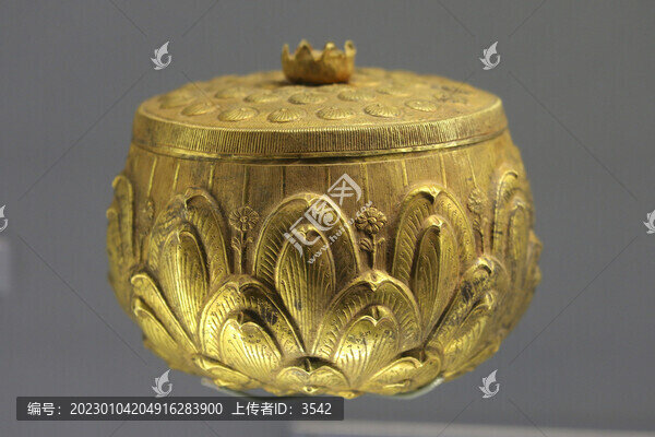 蓮瓣紋金寶子