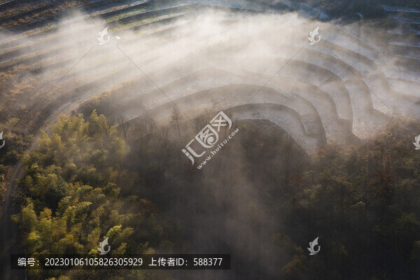 杭州富陽區(qū)洞橋鎮(zhèn)橫洞山云海