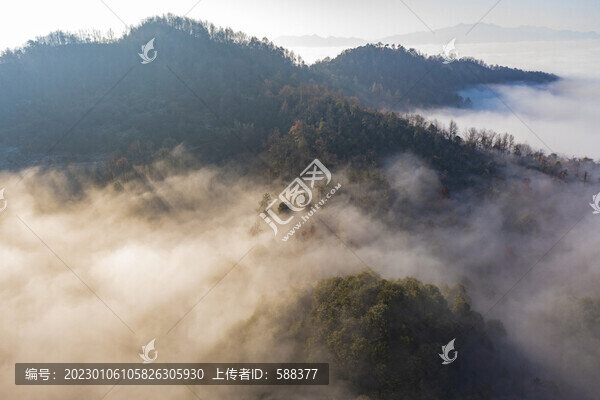 杭州富陽區(qū)洞橋鎮(zhèn)橫洞山云海