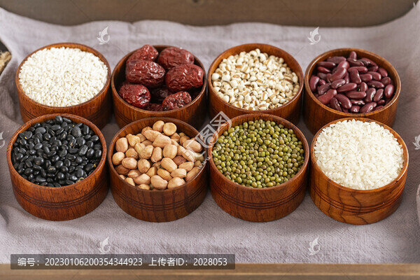 托盤里的臘八節(jié)食材