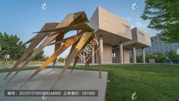 清華大學(xué)藝術(shù)博物館前竹葉雕塑
