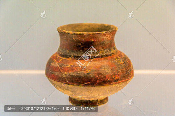 上海博物館崧澤文化彩繪黑陶壺