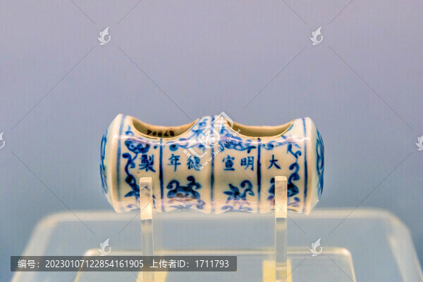 上海博物館明青花鳥食缸