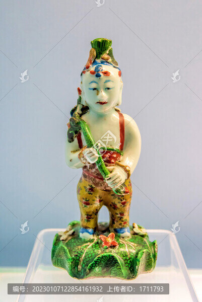 上海博物館明五彩童子像