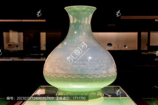 上海博物館清青釉古銅器紋瓶