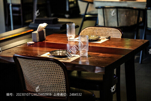 日料餐廳環(huán)境裝修