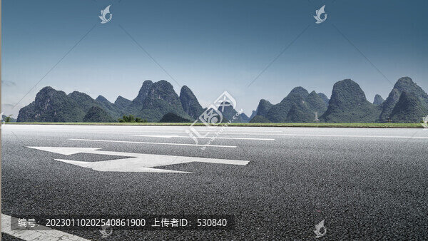 前進的道路和自然風光