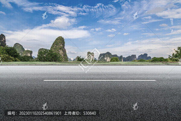 道路地面和藍(lán)天白云